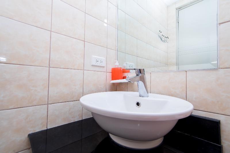 Zen Home Forbeswood Parklane Bgc Тагуиг Екстериор снимка